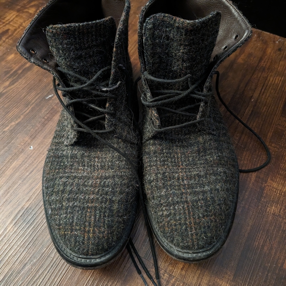 Tweed boots